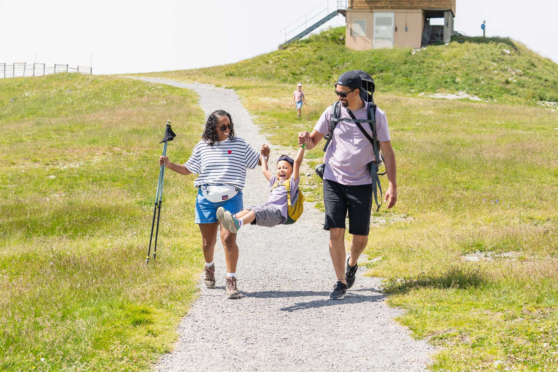 Familienspaziergang Gipfelstation im Sommer