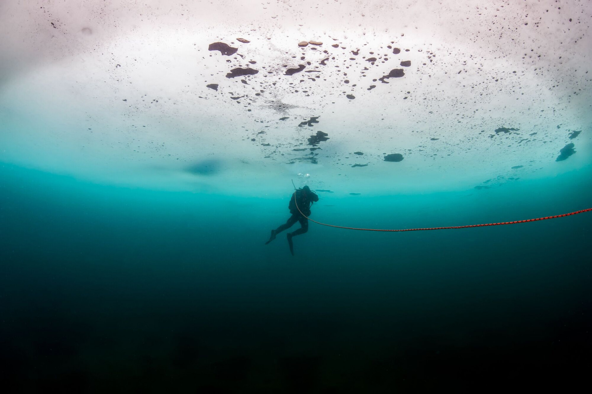 Aventure plongée sous glace, bain en lac gelé, bivouac sur lac gelé et raquettes Chamrousse