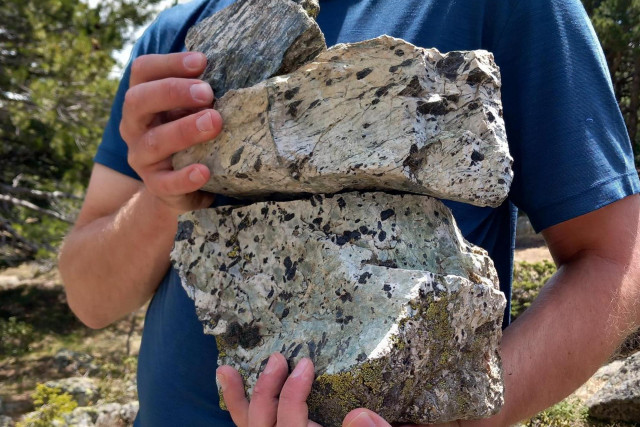 Geology stone gabbros Chamrousse