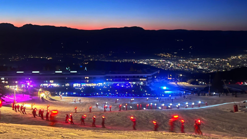 Torchlight descent by the ESF French ski school